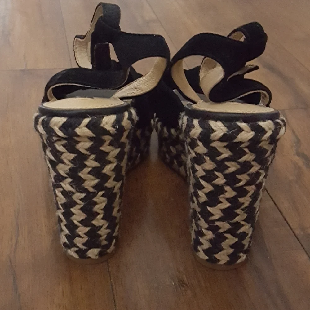 Frye Black Charlotte Twist Ankle Strap Wedge Sandals NWOT‎